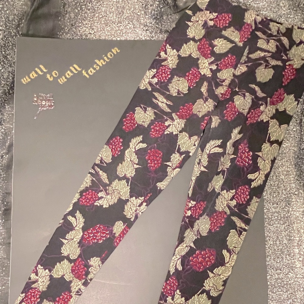 Lularoe one size leggings.